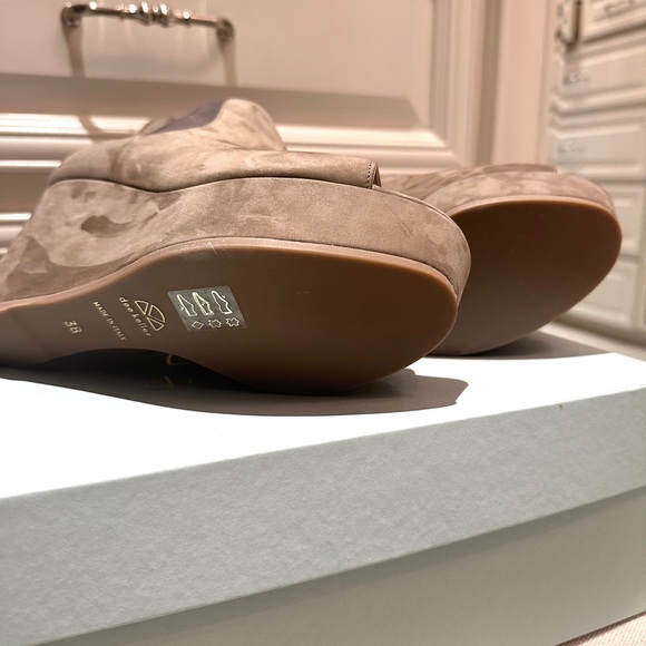 DEE KELLER Kristin Wedge Booties - Picture 2 of 4